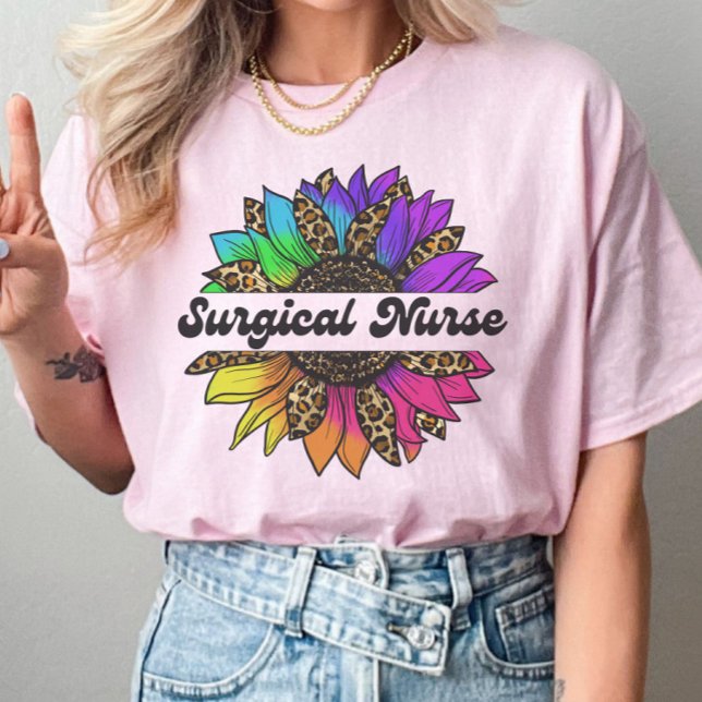 Kirurgiskt sjuksköterskeyrke Rainbow Solros T Shirt (Surgical Nurse Profession Rainbow Sunflower T-Shirt
)