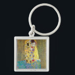 Kis 2 av Gustav Klimt Fyrkantig Silverfärgad Nyckelring<br><div class="desc">Den här målningen Kiss 2 är gjord av den berömd konstnären Gustav Klimt.


Gustav KlimtGustav Klimt var en österrikisk symbolmålare och en av de mest framträdande medlemmarna i Wiens separatiströrelse. Han blev en av grundarna och ordföranden för Wiener Sezession 1897 och för gruppens periodiska Ver Sacrum.</div>