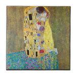 Kis 2 av Gustav Klimt Kakelplatta<br><div class="desc">Den här målningen Kiss 2 är gjord av den berömd konstnären Gustav Klimt.


Gustav KlimtGustav Klimt var en österrikisk symbolmålare och en av de mest framträdande medlemmarna i Wiens separatiströrelse. Han blev en av grundarna och ordföranden för Wiener Sezession 1897 och för gruppens periodiska Ver Sacrum.</div>