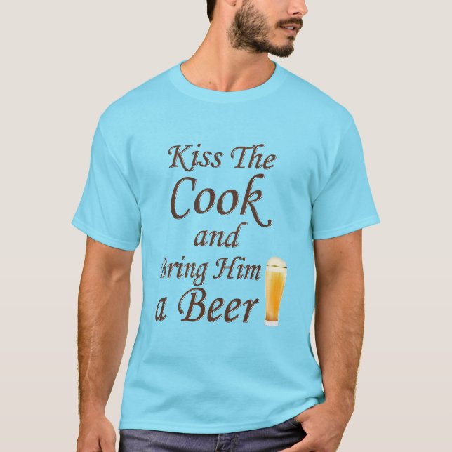 Kiss Cook och ta med en öl till honom T Shirt (Framsida)