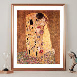 Kiss Gustav Klimt Fine Art Poster<br><div class="desc">En bra poster oljemålningen av Gustav Klimt (1862-1918),  The Kiss (c. 1907). Gustav föddes i Österrike. En man och kvinna i en omfamning. Den ursprungliga målningen har lagrar i guld löv.</div>