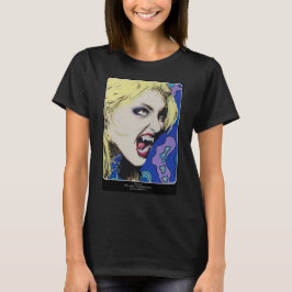 "Kiss Hard"-målning på en T Shirt