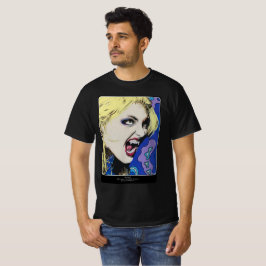 "Kiss Hard"-målning på en T Shirt