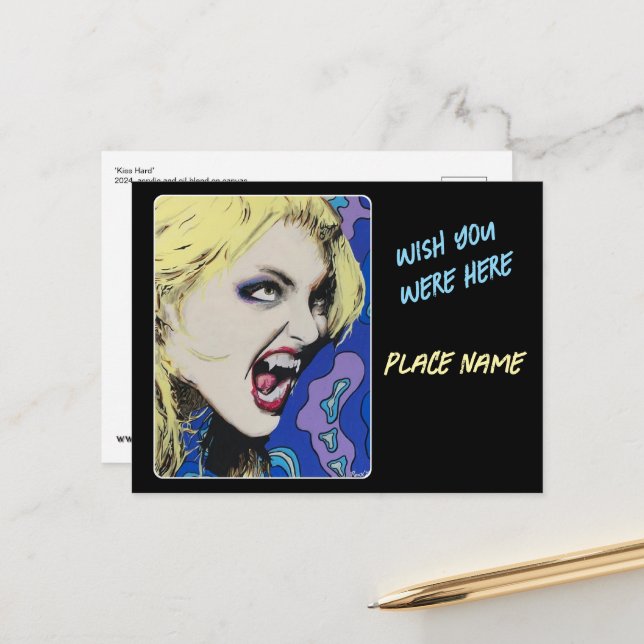 "Kiss Hard"-målning på en Vykort (Fram/Back In Situ)