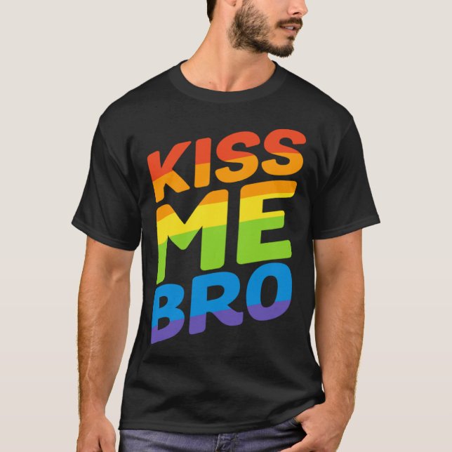 Kiss Me Bro Rainbow Flag  Gay Pride LGBT T Shirt (Framsida)