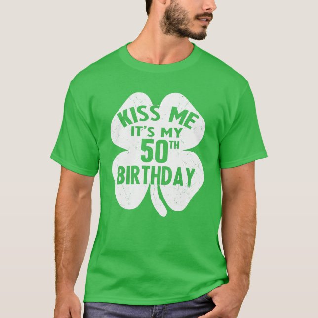 Kiss Me Det är min 50:e födelsedag St patrick's da T Shirt (Framsida)