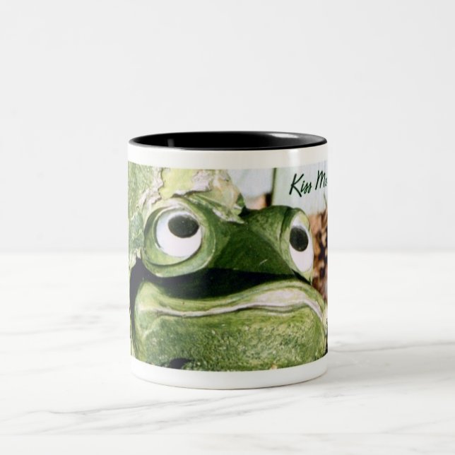 Kiss Me Frog Två-Tonad Mugg (Center)