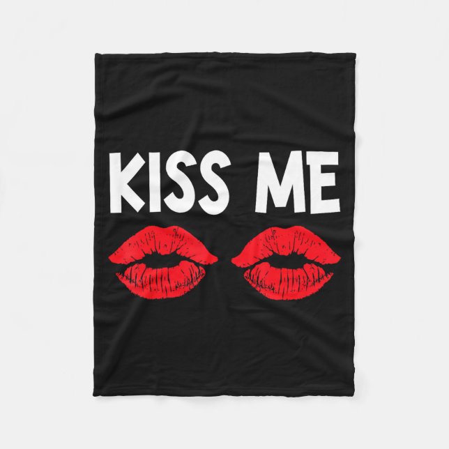 Kiss Me Funny Couples Tee Valentine's Day Couple M Fleecefilt (Framsidan)