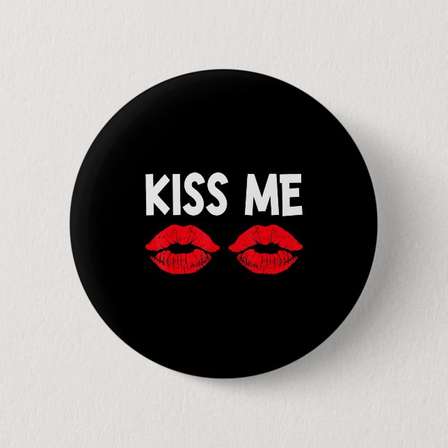 Kiss Me Funny Couples Tee Valentine's Day Couple M Knapp (Framsida)