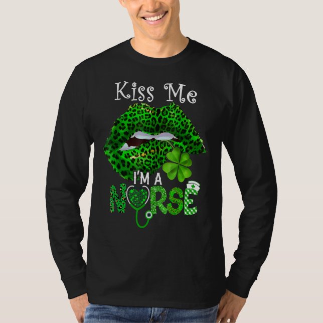 Kiss Me I A Nurse Leopard Läppar Shamrock St Patri T Shirt (Framsida)