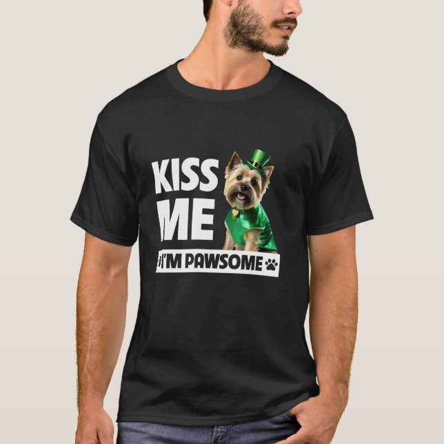 Kiss Me I är Pawsome Cairn Terrier St patricks day T Shirt (Framsida)