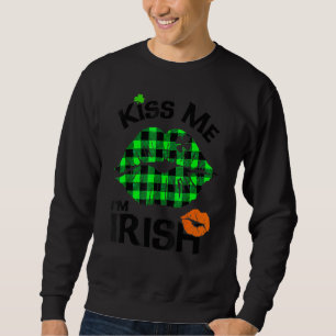 Kiss Me I M Irish Buffalo Play Läppar Klöver St Pa Lång Ärmad Tröja