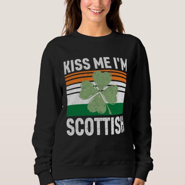 Kiss Me I m Scottish Saint Patrick s Day T Shirt (Framsida)