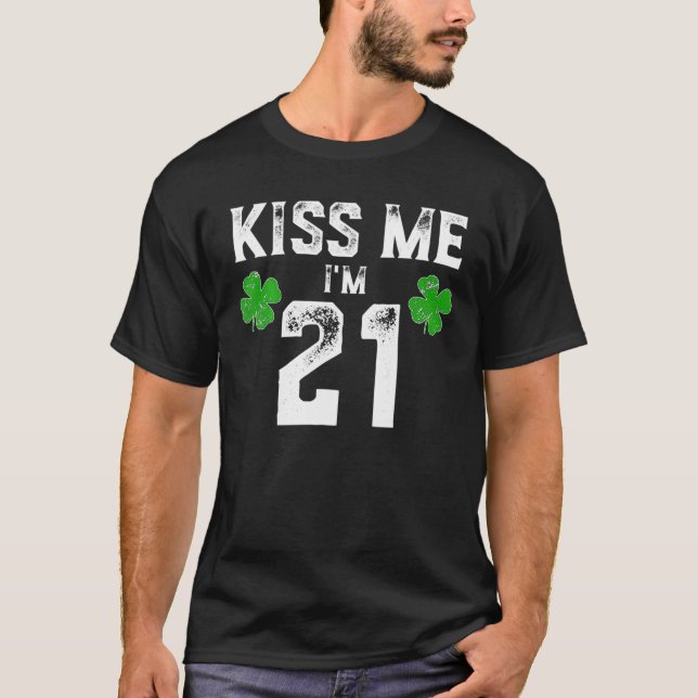 Kiss Me I'm 21 St Pattys Day Birthday Gift T Shirt (Framsida)
