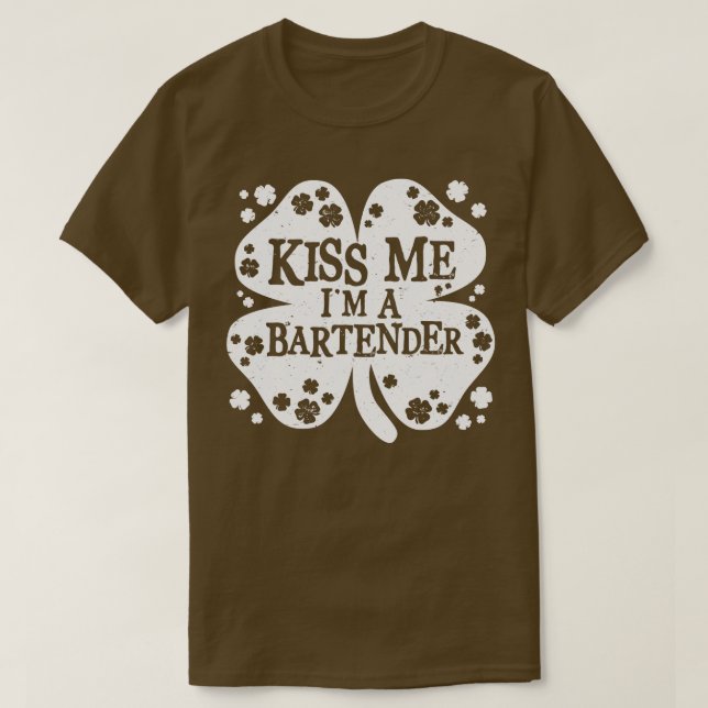 Kiss Me Im a Bartender Funny Irish Novelty Gift T Shirt (Design framsida)