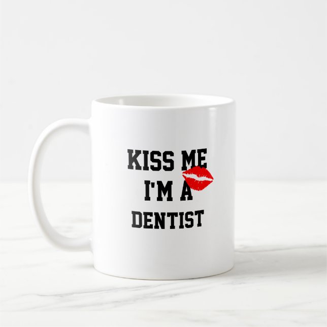 Kiss Me Im A Dentist Mugg (Vänster)