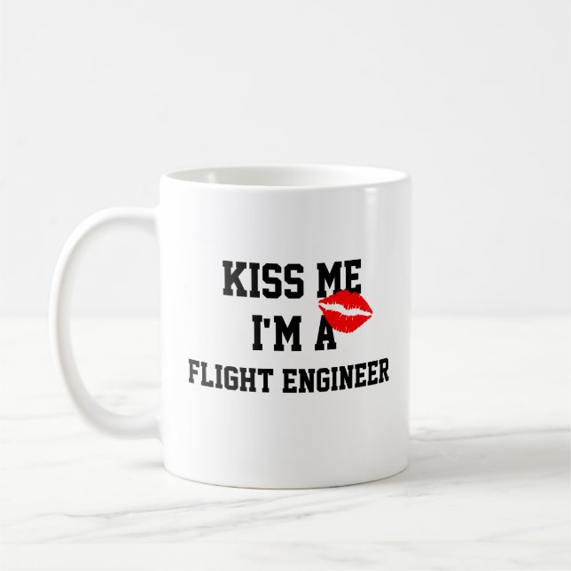Kiss Me Im A Flight Ingenjör Mugg (Vänster)
