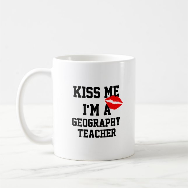 Kiss Me Im A Geography Teacher Mugg (Vänster)