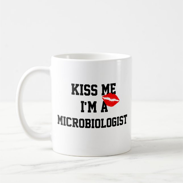 Kiss Me Im A Microbiolog Mugg (Vänster)
