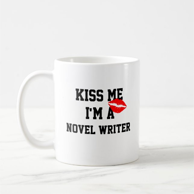 Kiss Me Im A Novel Writer Mugg (Vänster)