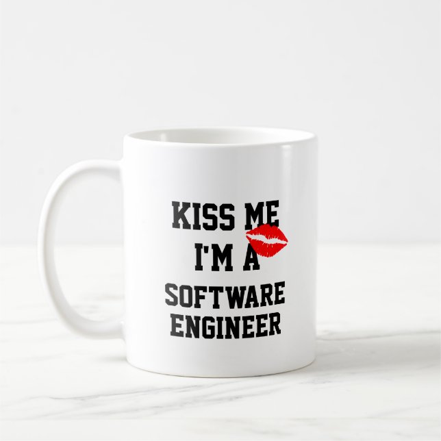 Kiss Me Im A Software Ingenjör Mugg (Vänster)