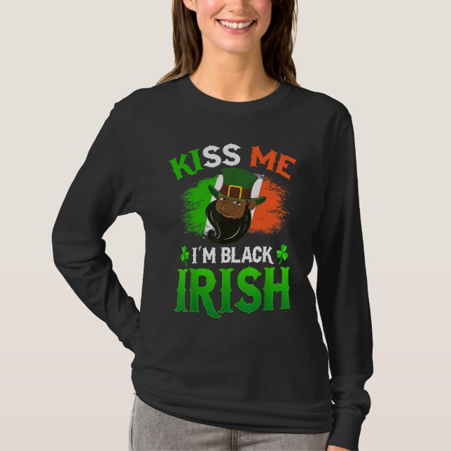 Kiss Me I'm Black Irish St Patricks Day American A T Shirt (Framsida)