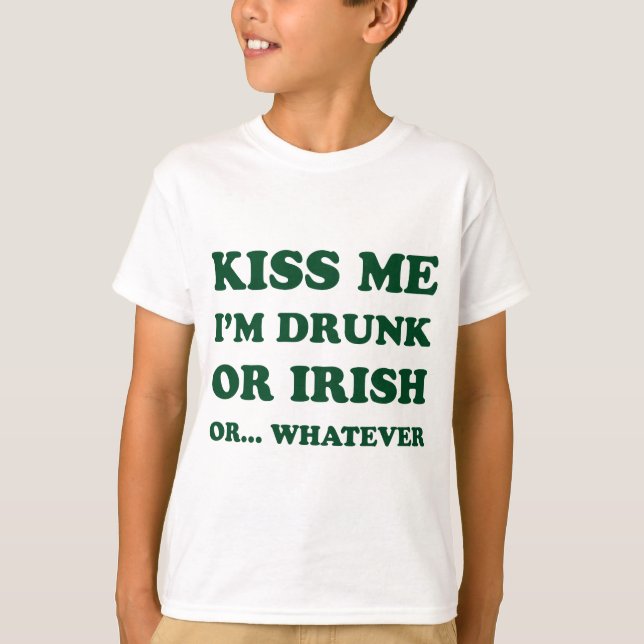 Kiss Me Im Drunk eller Irish T Shirt (Framsida)