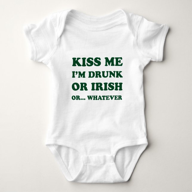 Kiss Me Im Drunk eller Irish T Shirt (Framsida)