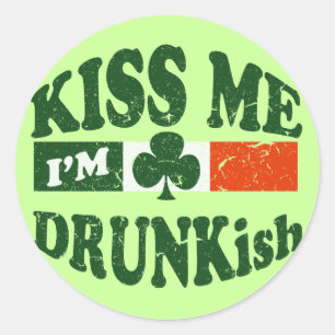 Kiss Me Im Drunkish Runt Klistermärke
