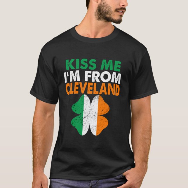 Kiss Me Im från Cleveland Essential T-Shirt (Framsida)