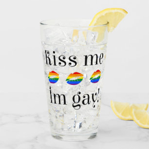 Kiss Me I'm Gay (svart brev) Glaskopp