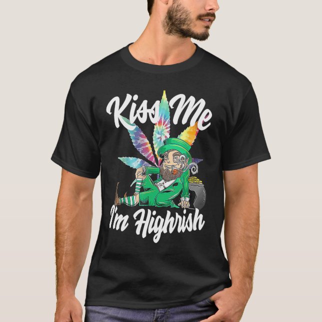 Kiss Me I'm Highrish  St Patricks Day Weed Stoner T Shirt (Framsida)