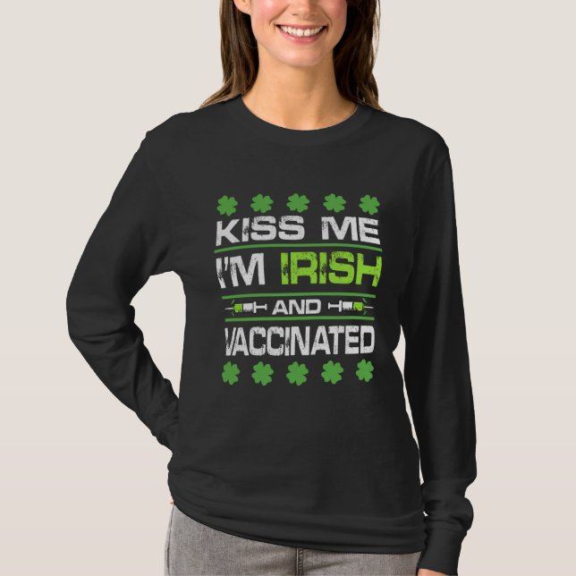 Kiss Me I'm Irish And Vaccinated St Patrick Day Ce T Shirt (Framsida)