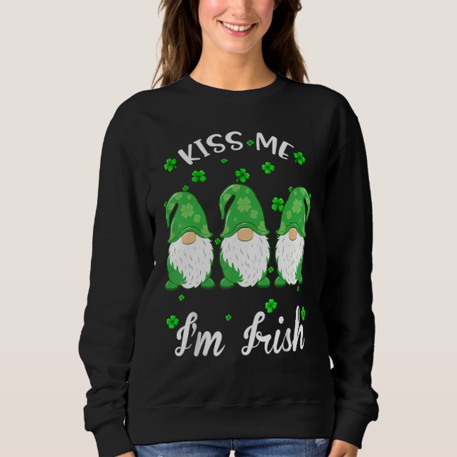 Kiss Me I'm Irish. Gnome Shamrock Clover Saint Pat T Shirt (Framsida)