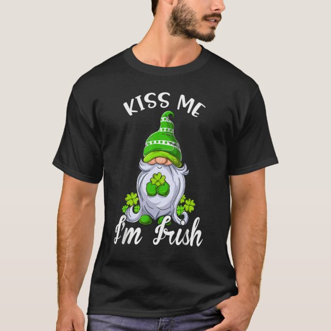 Kiss Me I'm Irish. Gnome Shamrock Clover Saint Pat T Shirt (Framsida)