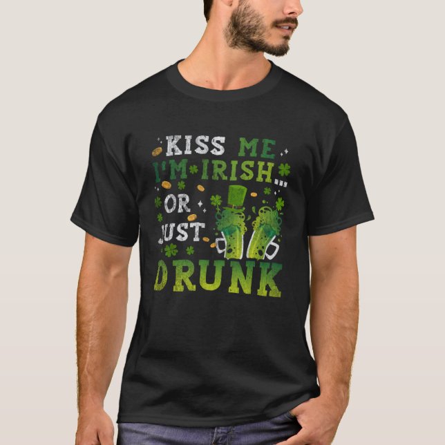 Kiss Me Im Irish Or Just Drunk St Patricks Day  1 T Shirt (Framsida)
