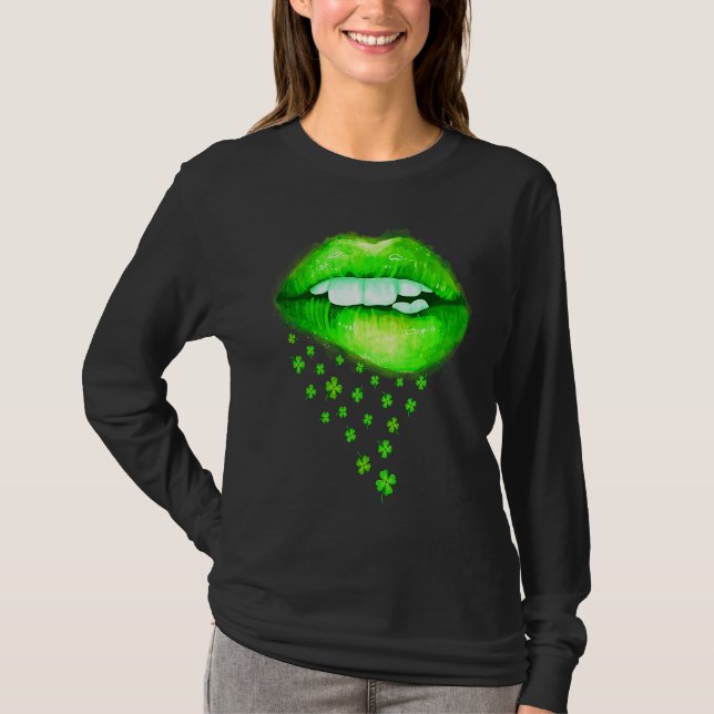 Kiss Me I'm Irish St Patricks Day  2 T Shirt (Framsida)