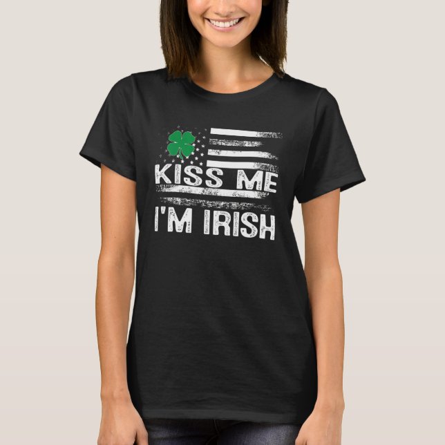Kiss Me I'm Irish T-Shirt Saint Patrick Day Shirt (Framsida)