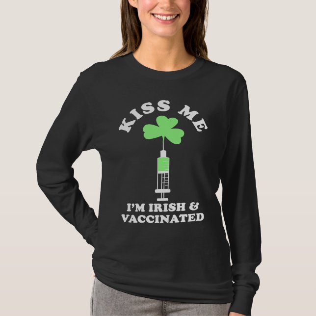 Kiss Me I'm Irish & Vaccinated St Patrick's Day T Shirt (Framsida)