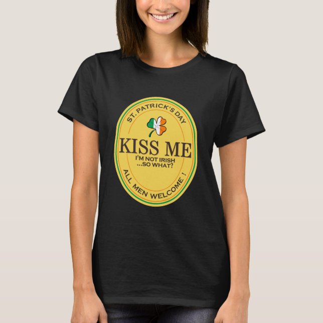 Kiss me I'm not Irish - all men welcome! T Shirt (Framsida)