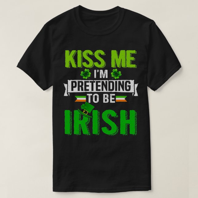 Kiss Me I'm Pretending To Be Irish Shamrock Patric T Shirt (Design framsida)