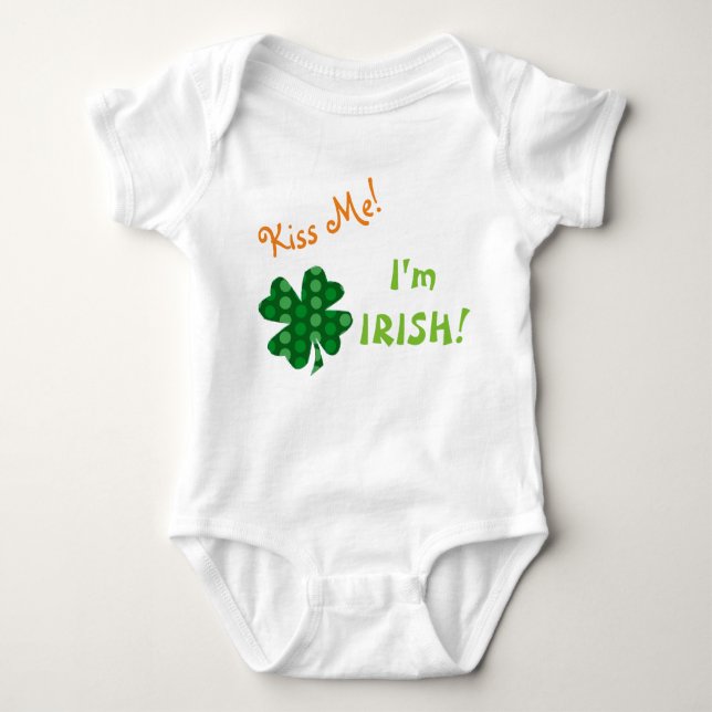 Kiss Me Irish Polkadot Shamrock T Shirt (Framsida)