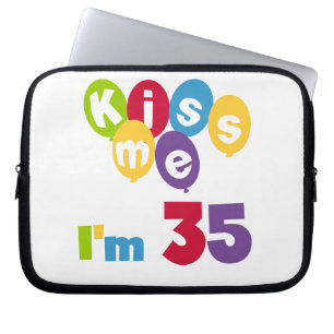 Kiss Me, jag är 35 födelsedagars T-shirts och GIft Laptop Sleeve