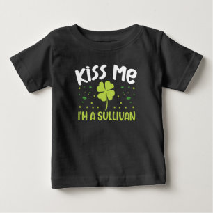 Kiss Me jag är en Sullivan - efternamn Sullivan T Shirt
