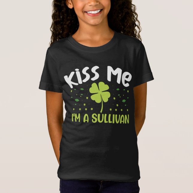 Kiss Me jag är en Sullivan - efternamn Sullivan T Shirt (Framsida)