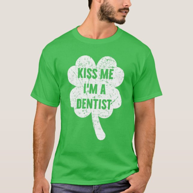 Kiss Me, jag är en tandläkare St patricks day T Shirt (Framsida)
