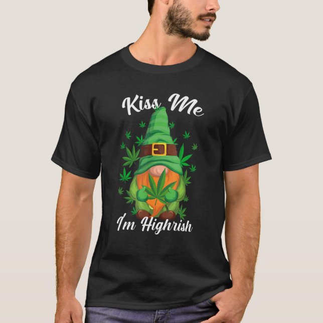 Kiss Me jag är Highrish Funny Gnome Canabis Ogräs, T Shirt (Framsida)