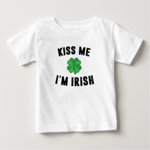 Kiss me jag är irish t shirt