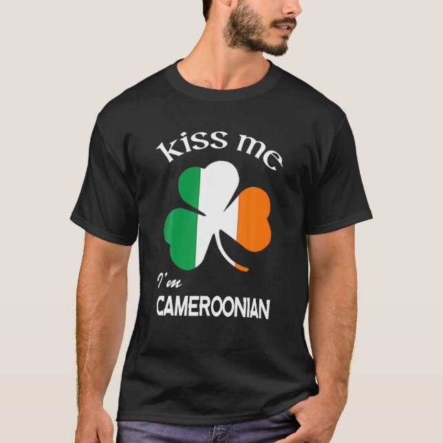 Kiss Me jag är Kameruns Shamrock Cameroon St. Patr T Shirt (Framsida)