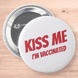 Kiss Me jag är vaccinerad Modern Cute Funny Quote Knapp